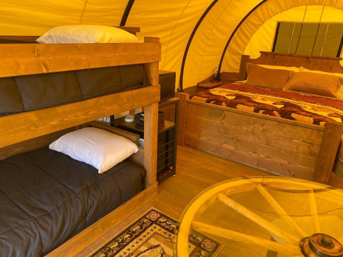 Smoky Hollow Outdoor Resort Covered Wagon Севьервилл Экстерьер фото