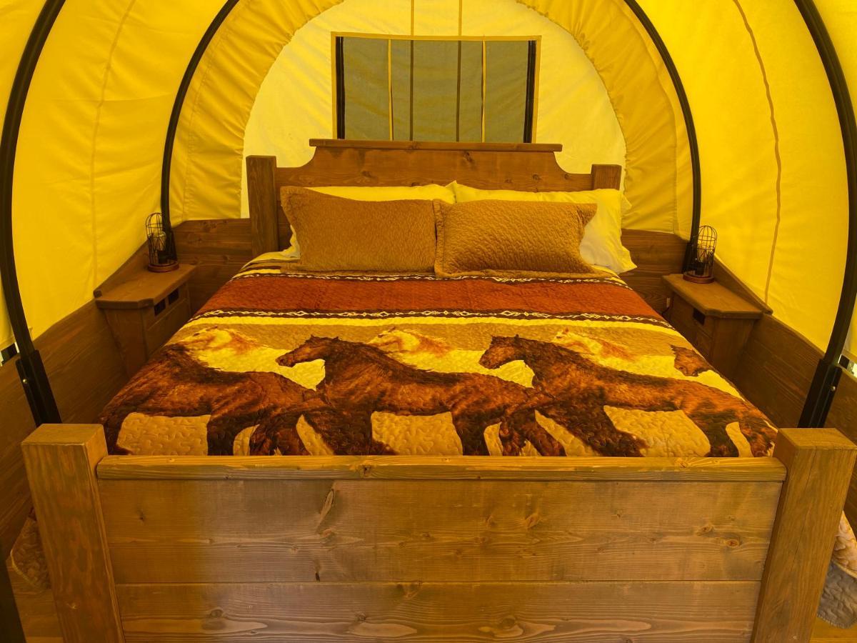 Smoky Hollow Outdoor Resort Covered Wagon Севьервилл Экстерьер фото