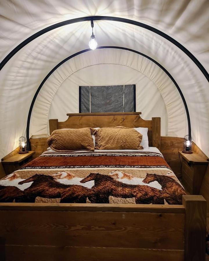 Smoky Hollow Outdoor Resort Covered Wagon Севьервилл Экстерьер фото