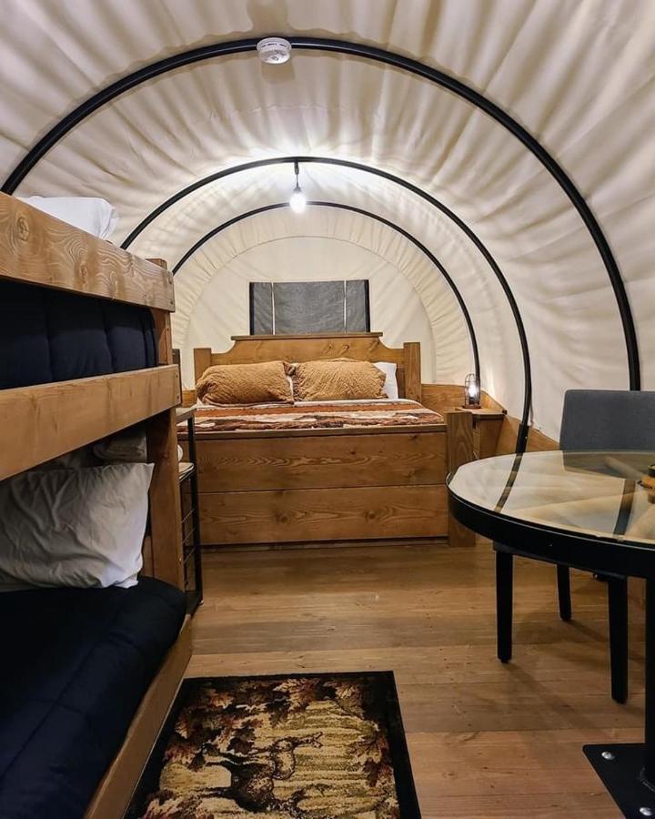 Smoky Hollow Outdoor Resort Covered Wagon Севьервилл Экстерьер фото